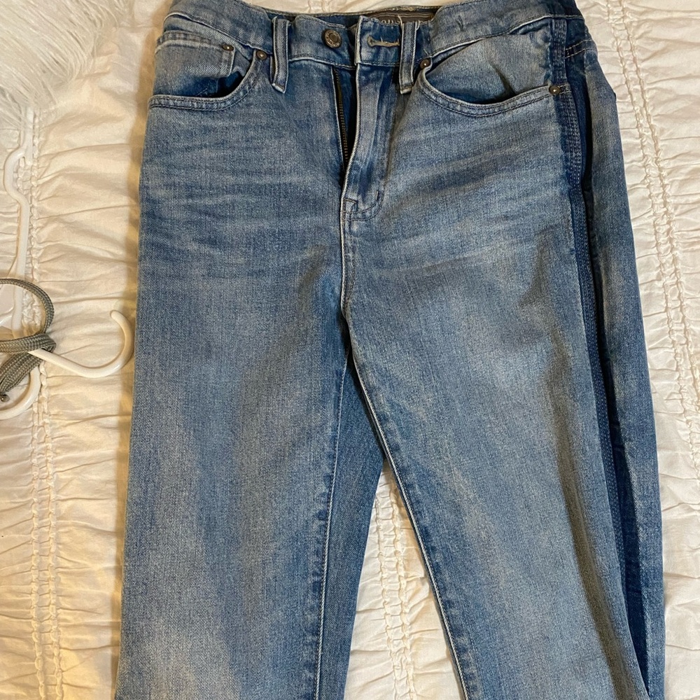 Skinny jeans with detail on the sides